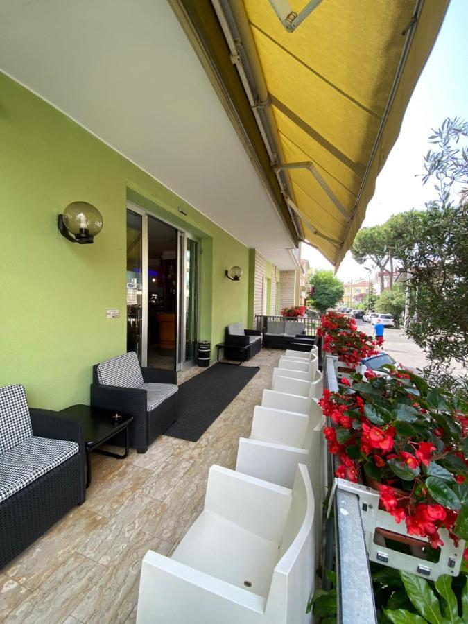 Hotel Tre Stelle Rímini Exterior foto